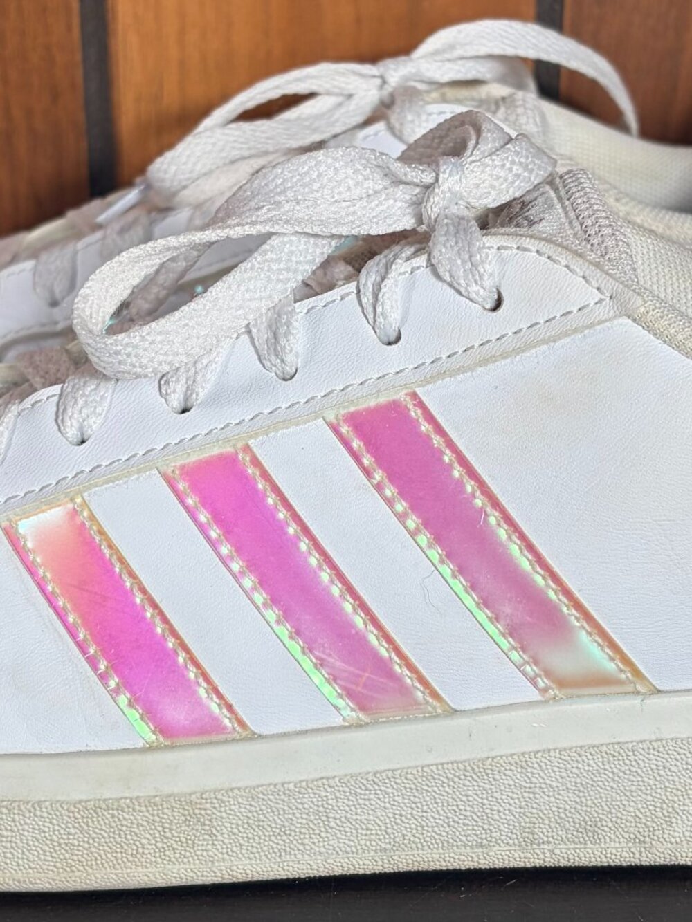 Adidas Grand Court 2.0 White w/ Iridescent Pink Stripes Womens Sz 6.5